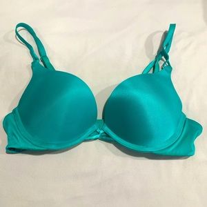 34A Victoria Secret Bombshell bra